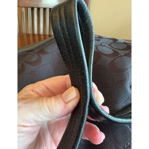COACH - EUC Park Signature C Black Hobo with Leather Trim & Strap. BEAUTIFUL! - Picture 14 of 16
